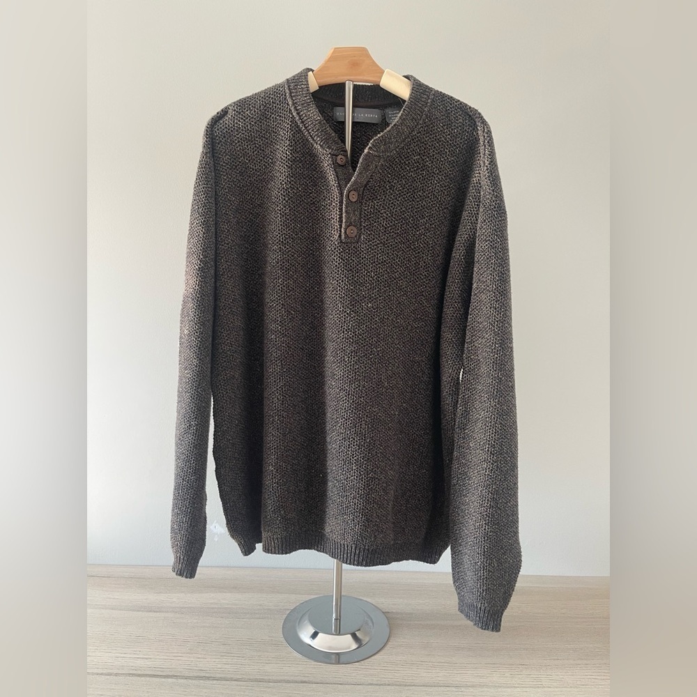 🚩 Final Sale 
Oscar de la Renta | 3 Button Henley Sweater